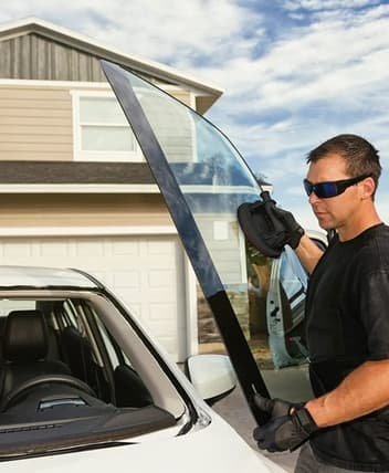 Technician replacing auto glass windshield in Phoenix, AZ